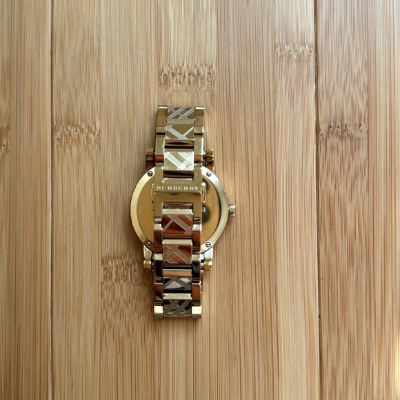 Burberry gold watch - Picture 2 of 5